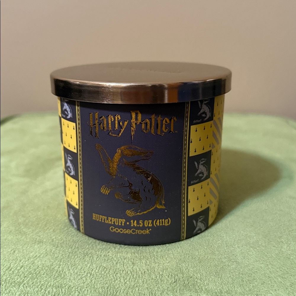 GooseCreek Harry Potter Hufflepuff Candle - Picture 6 of 10